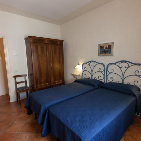 Hotel Locanda Degli Artisti Борго-Сан-Лоренцо Екстер'єр фото