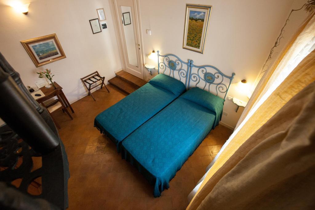 Hotel Locanda Degli Artisti Борго-Сан-Лоренцо Номер фото