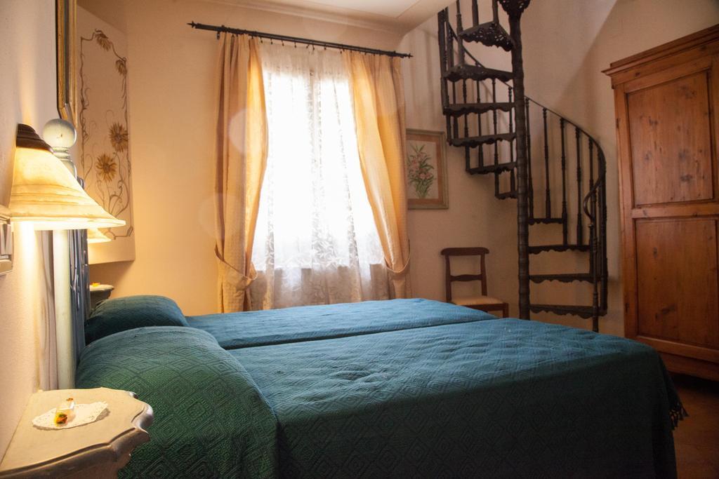 Hotel Locanda Degli Artisti Борго-Сан-Лоренцо Номер фото