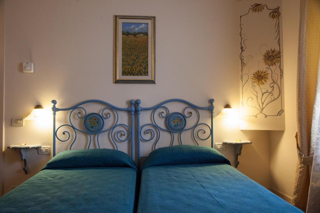 Hotel Locanda Degli Artisti Борго-Сан-Лоренцо Номер фото
