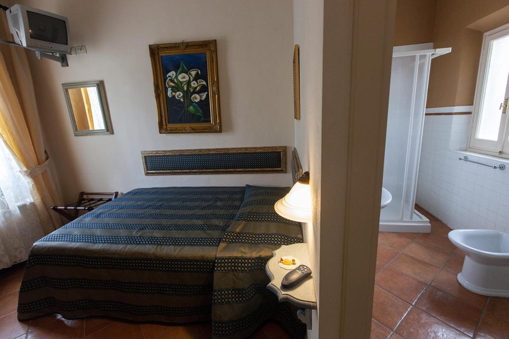 Hotel Locanda Degli Artisti Борго-Сан-Лоренцо Номер фото