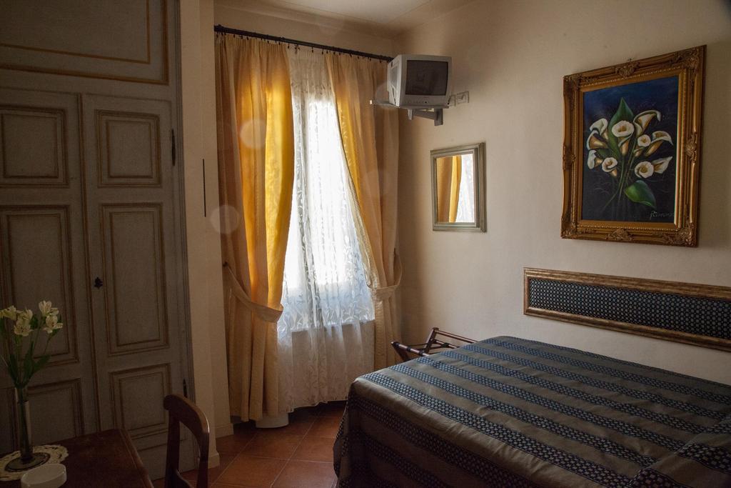 Hotel Locanda Degli Artisti Борго-Сан-Лоренцо Номер фото